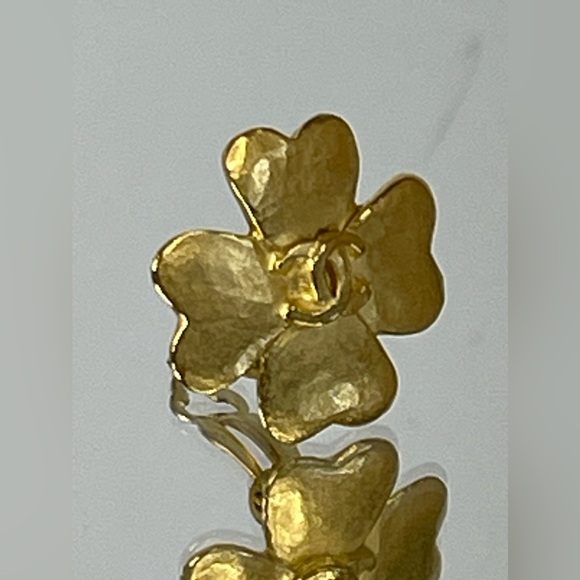 CHANEL CC Clover Clip On Earrings With Box - Picture 4 of 14